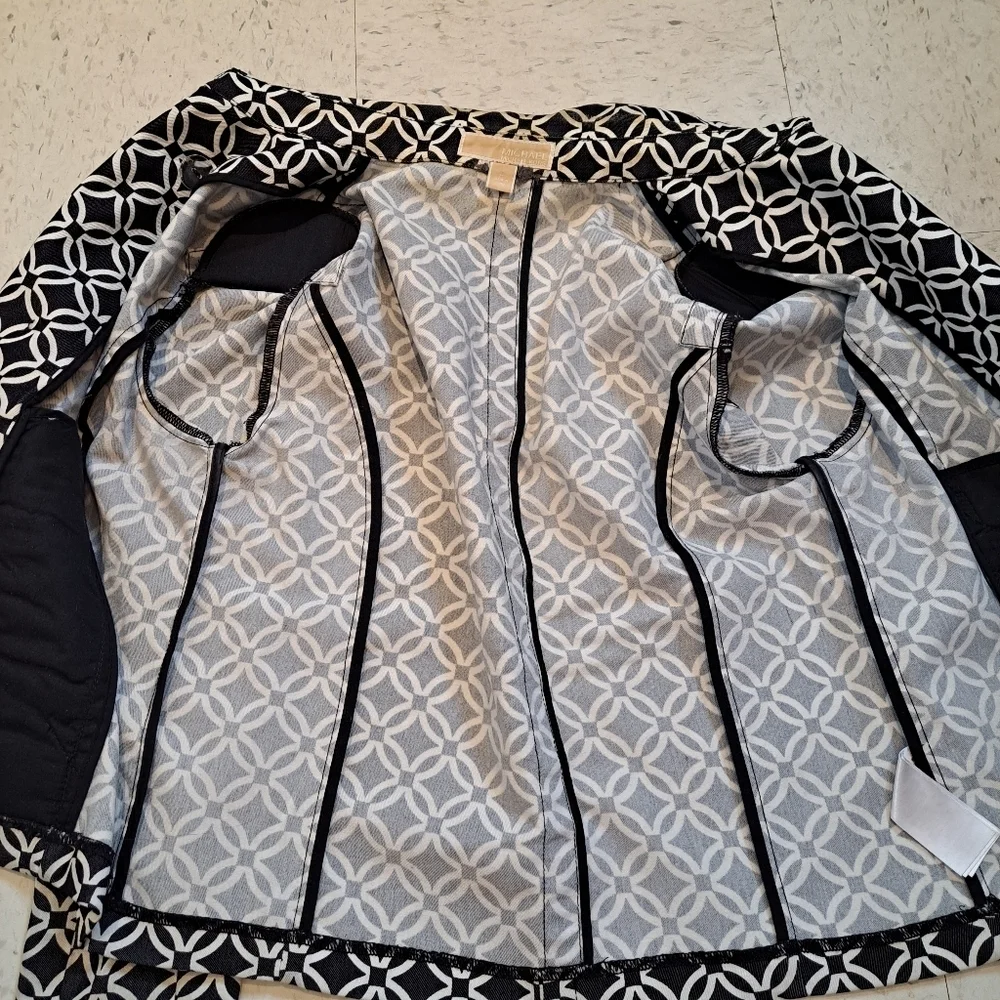 Micheal kors | Black & White blazer jacket with button details*stained neck - Picture 11 of 14